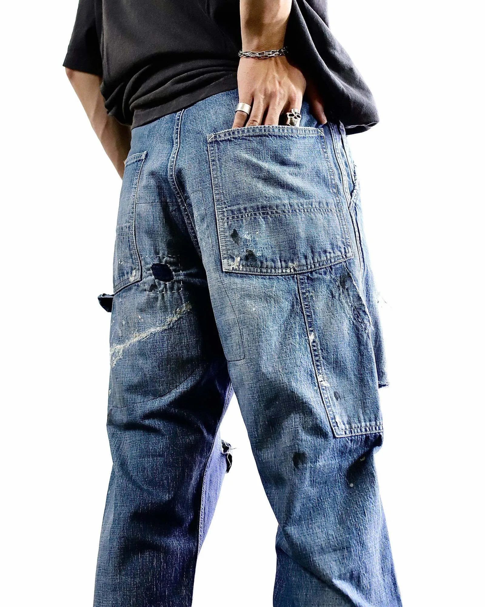SAINT Mxxxxxx SAINT_DENIM PANTS/PAINTER /BLUE Logging trousers with knife-cut holes and splashed ink. Patch jeans. Blue S-XL. All accessories are molded and customized. Super heavy work. Washed and distressed. Knife-cut holes. Artificial splashed ink graffiti. Authentic version. Loose and stylish.